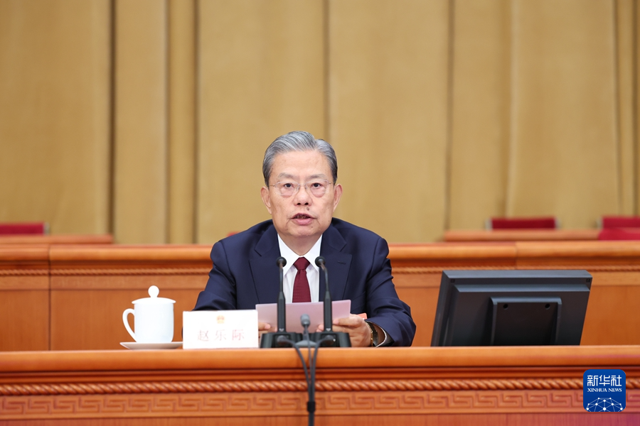 十四届全国人大三次会议举行预备会议 选举产生大会主席团和秘书长 表决通过大会议程