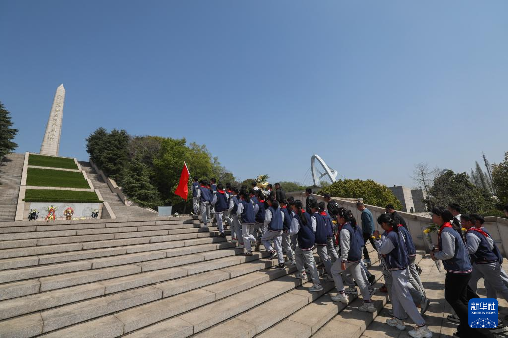 清明祭扫缅怀革命先烈