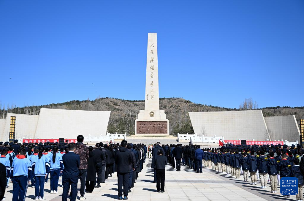 清明祭扫缅怀革命先烈
