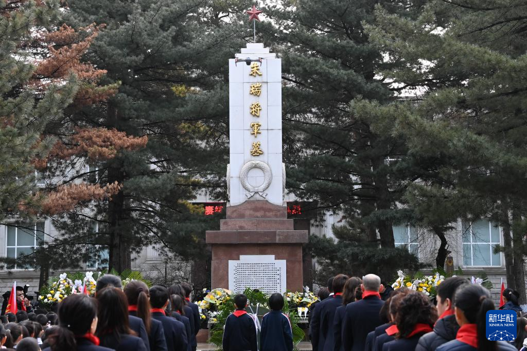 清明祭扫缅怀革命先烈