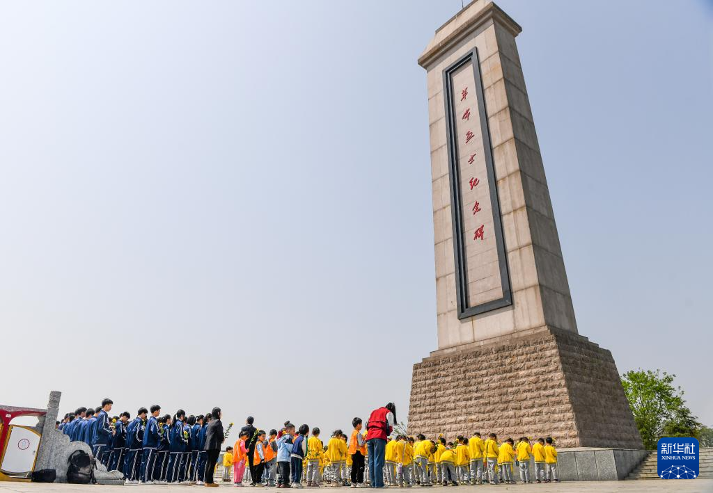 清明祭扫缅怀革命先烈