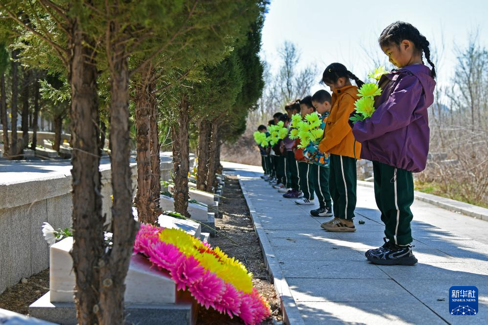 清明祭扫缅怀革命先烈