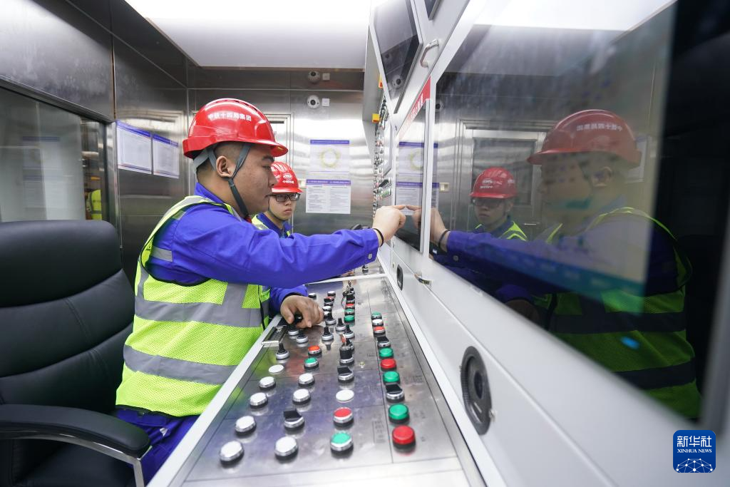 海太长江隧道正式开掘