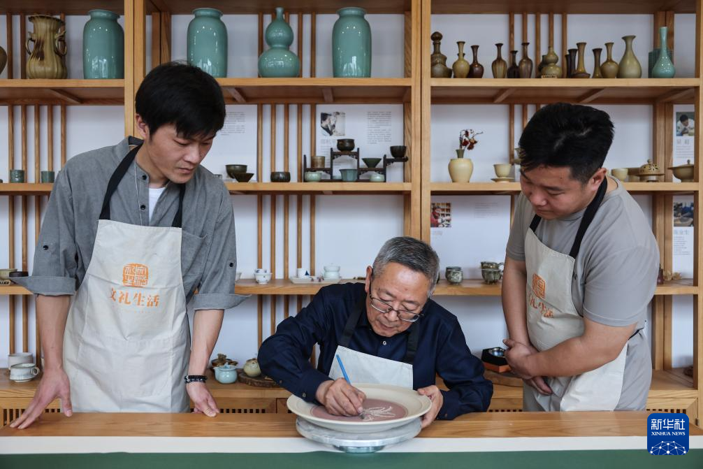 传承创新 千年婺州窑重放异彩