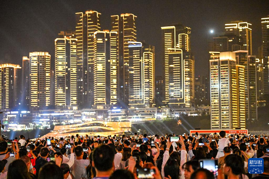 山水之城引客来