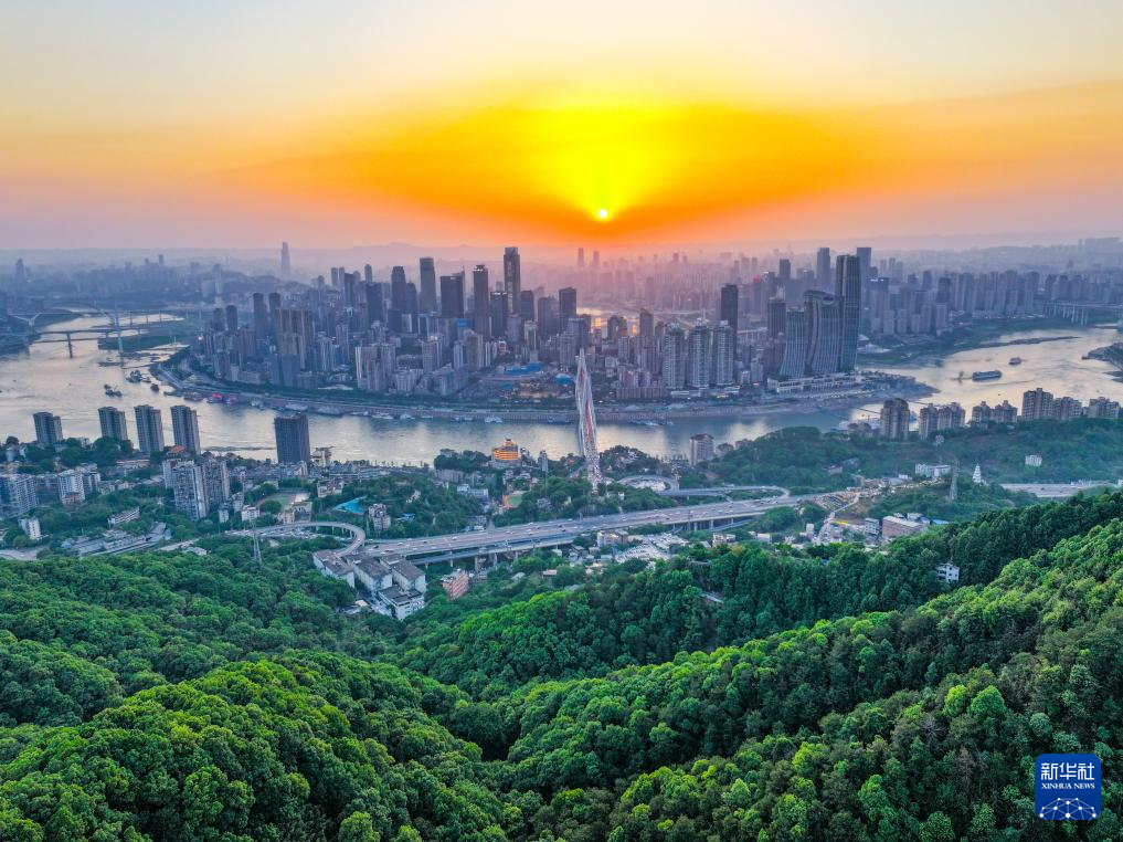 美丽中国丨“山水之城”美不胜收