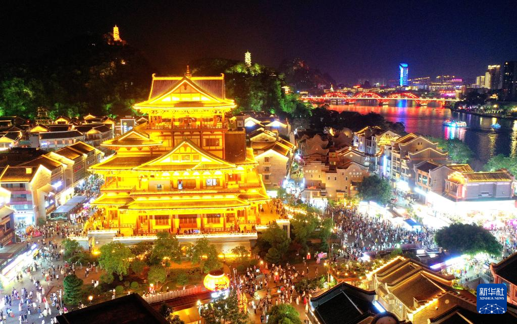 广西:“夜经济”激活新“夜”态