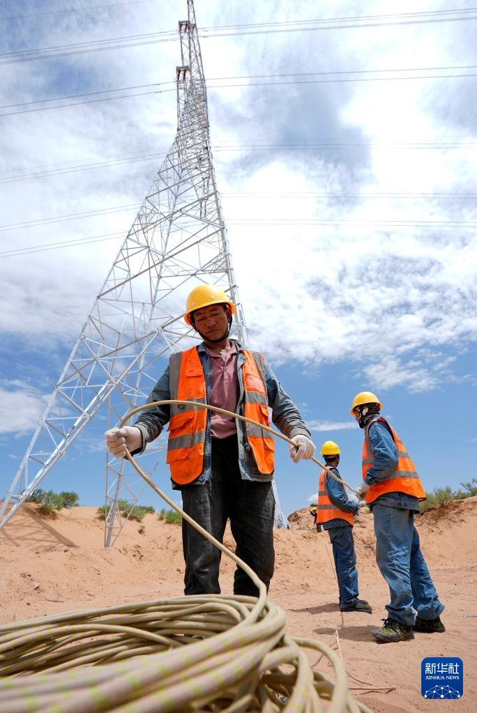 宁夏：100万千瓦光伏复合项目330千伏输变电工程线路全线贯通