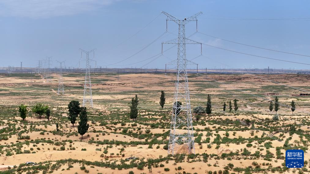 宁夏：100万千瓦光伏复合项目330千伏输变电工程线路全线贯通
