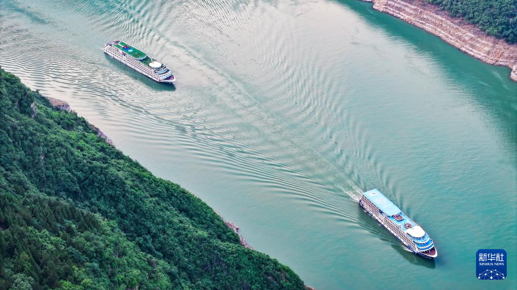 长江巫峡壮美如画