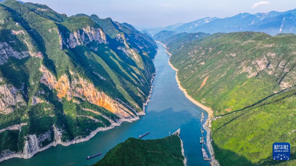 长江巫峡壮美如画