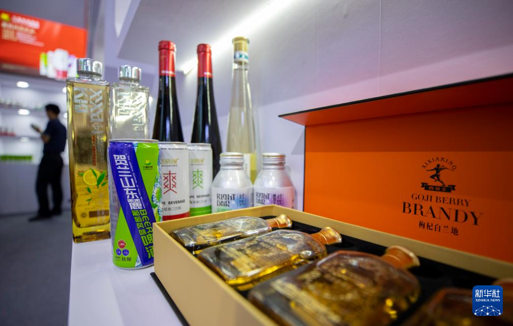 宁夏贺兰山东麓 “红酒+”激发新活力
