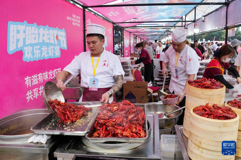 江苏盱眙:火红龙虾节 欢乐龙虾宴