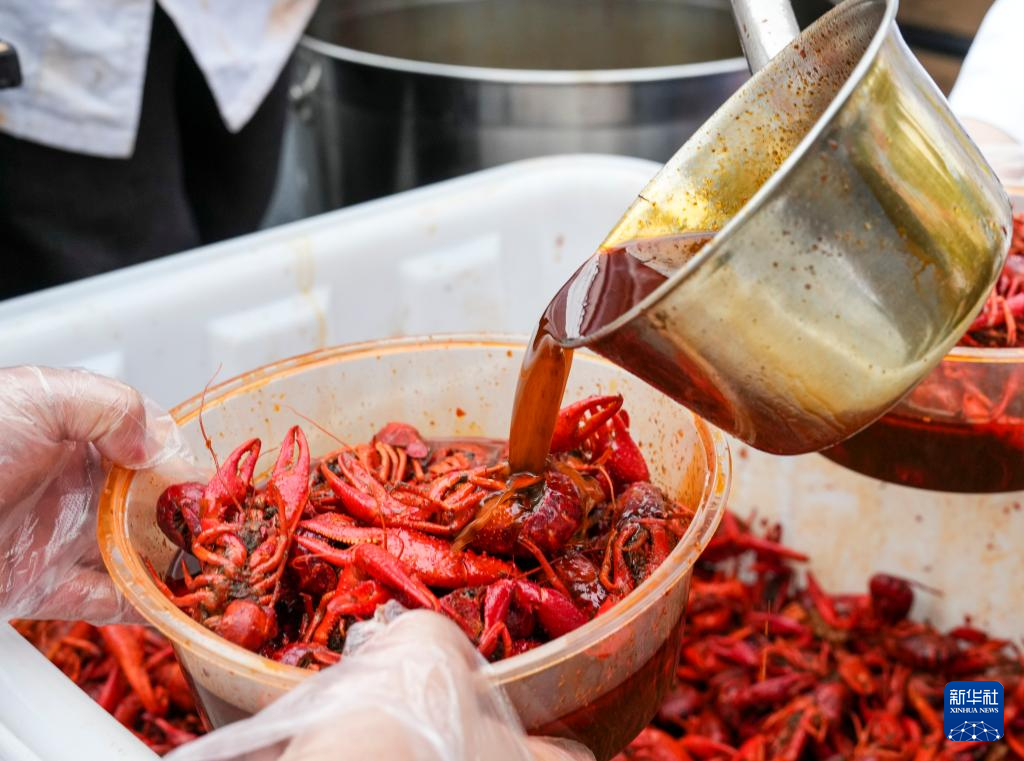 江苏盱眙:火红龙虾节 欢乐龙虾宴