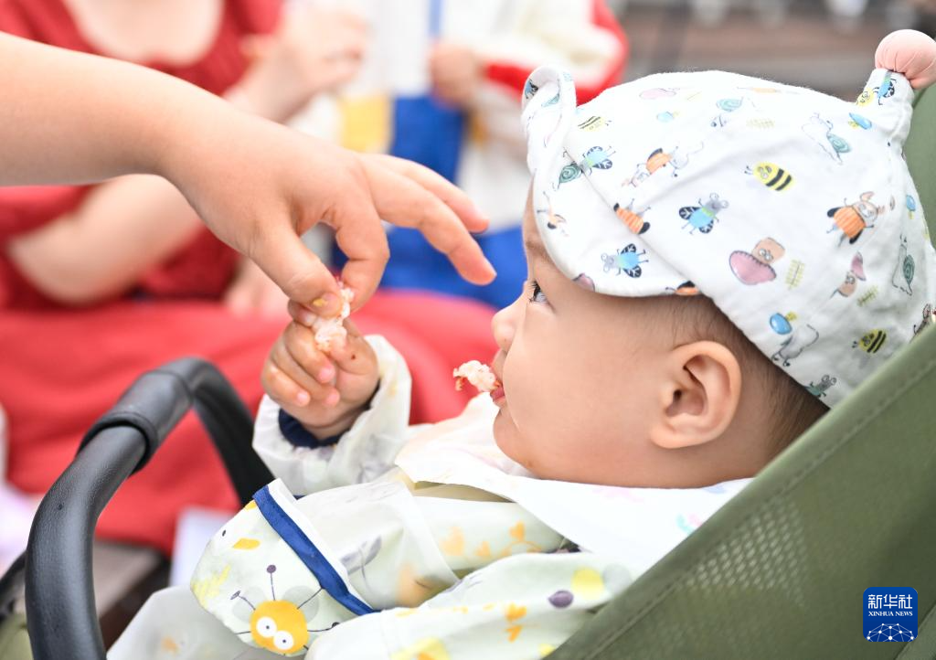 江苏盱眙:火红龙虾节 欢乐龙虾宴
