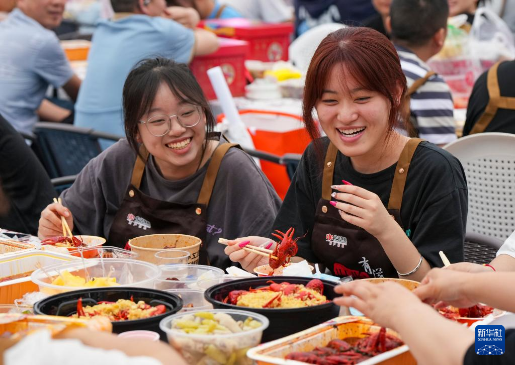 江苏盱眙:火红龙虾节 欢乐龙虾宴