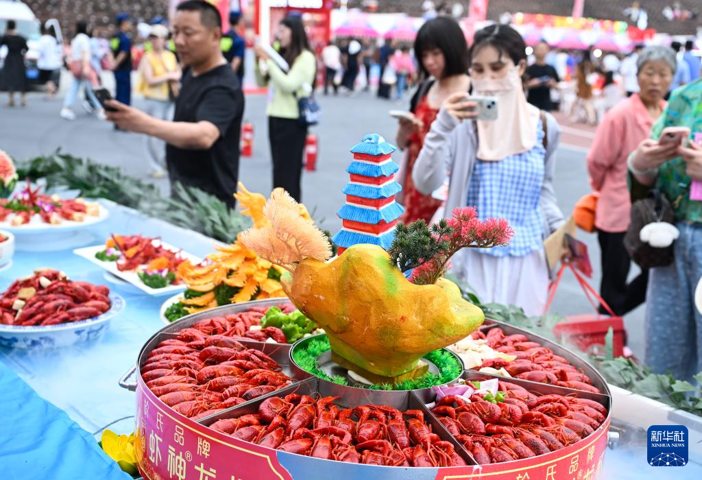 江苏盱眙:火红龙虾节 欢乐龙虾宴