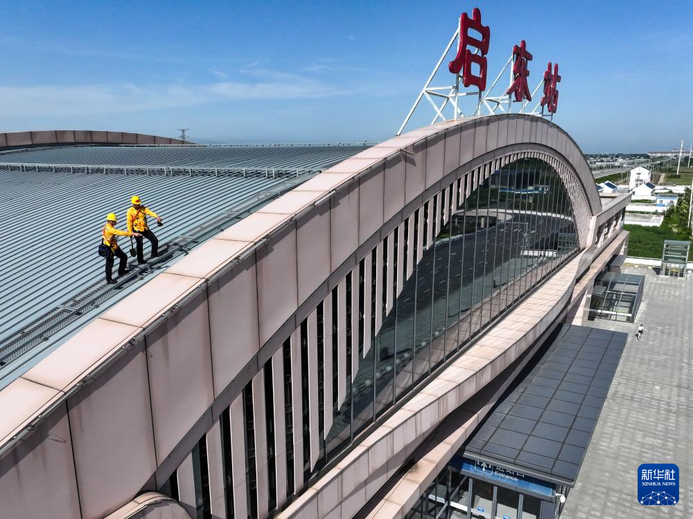 江苏:铁路站房巡检忙