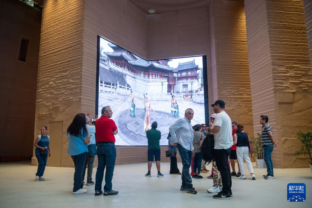 重庆:科技赋能大足石刻 注入新活力