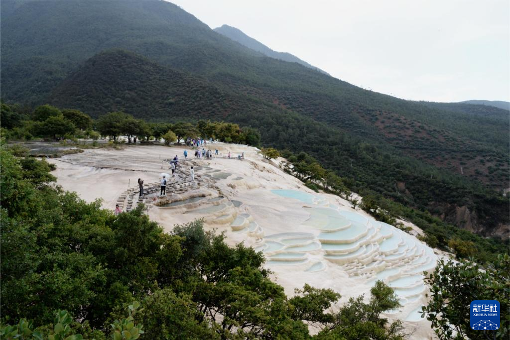 云南香格里拉:白水台秀美如画