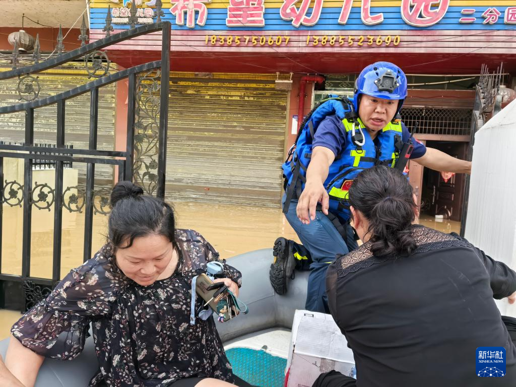 贵州榕江抢险救灾一线的共产党员