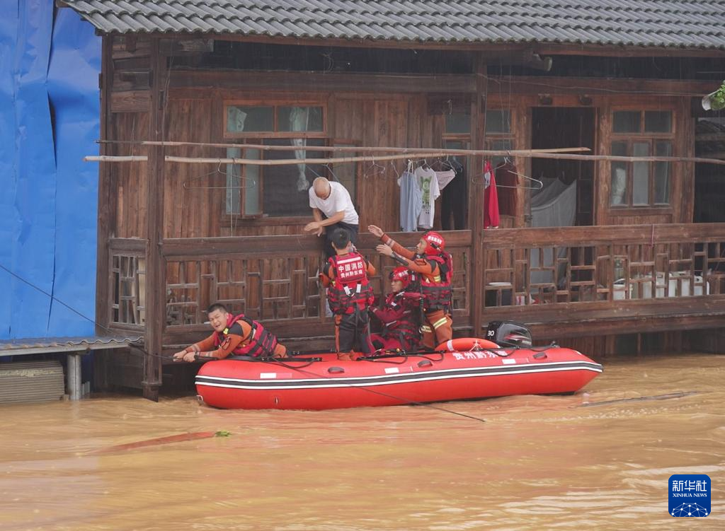 贵州榕江抢险救灾一线的共产党员
