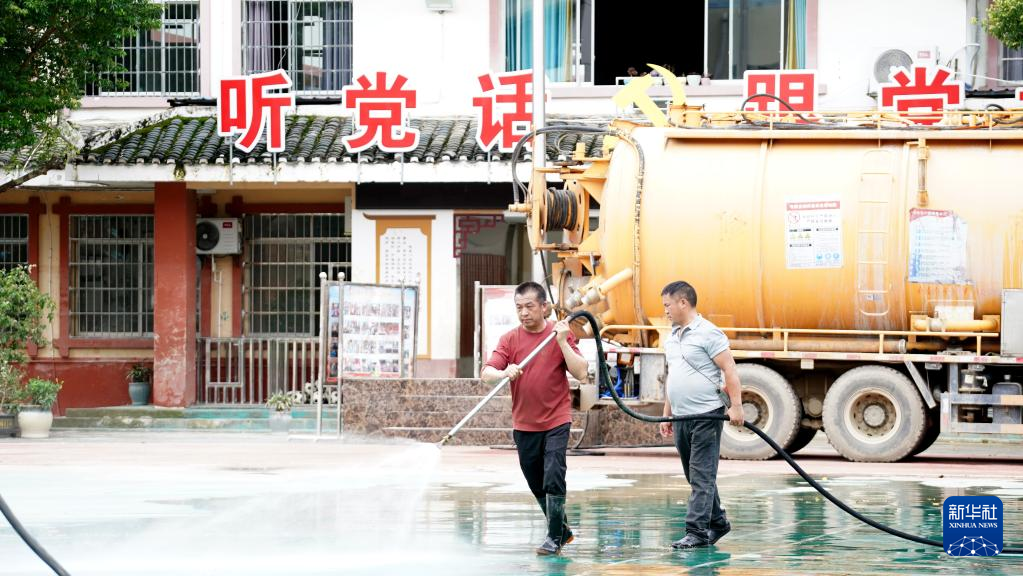 贵州榕江抢险救灾一线的共产党员