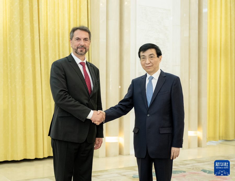 王沪宁会见波黑议会代表院副主席查瓦拉