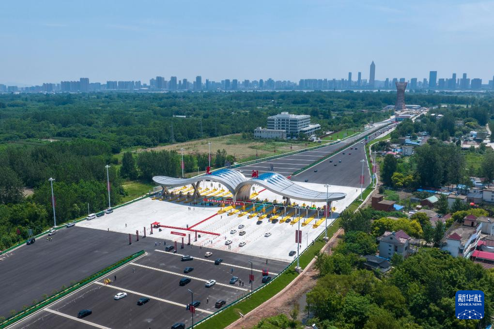 “八百里皖江第一隧”建成通车