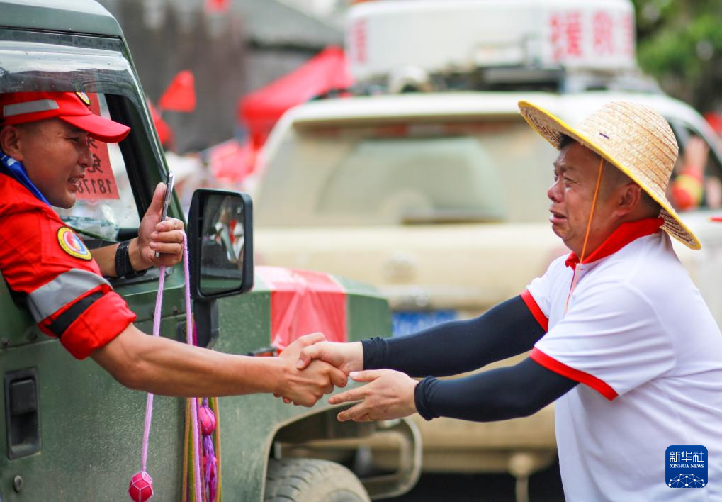 贵州榕江:送别抗洪抢险救援队伍