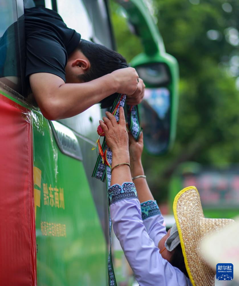 贵州榕江:送别抗洪抢险救援队伍