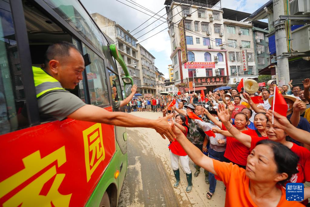 贵州榕江:送别抗洪抢险救援队伍