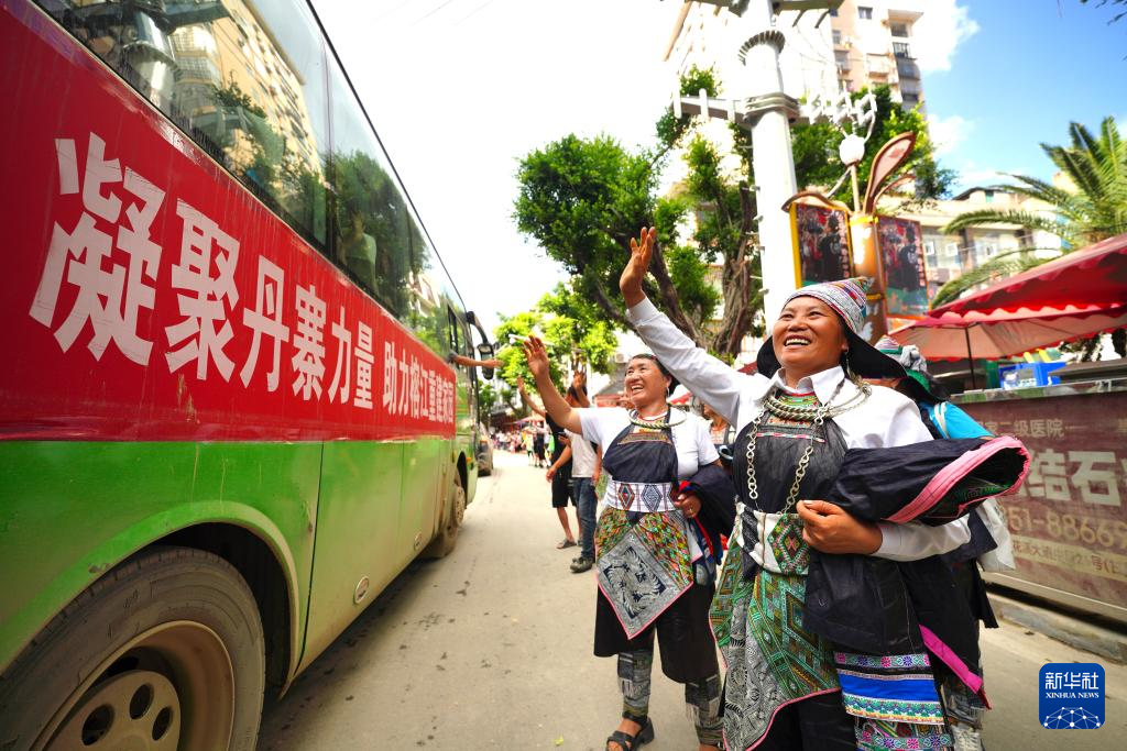 贵州榕江:送别抗洪抢险救援队伍