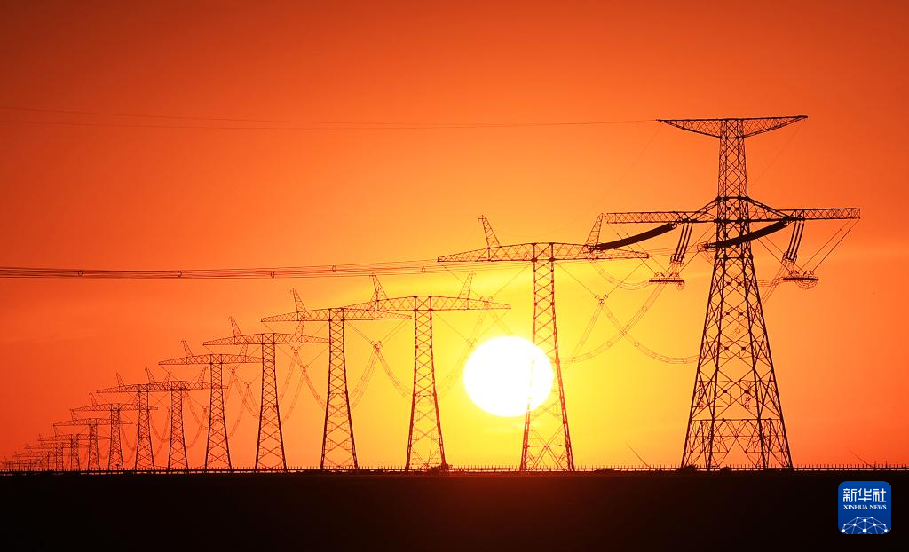 跨越千里,“疆电外送”点亮万家灯火