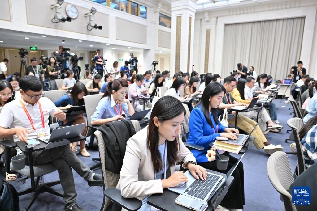 国务院新闻办公室举行“高质量完成‘十四五’规划”首场新闻发布会