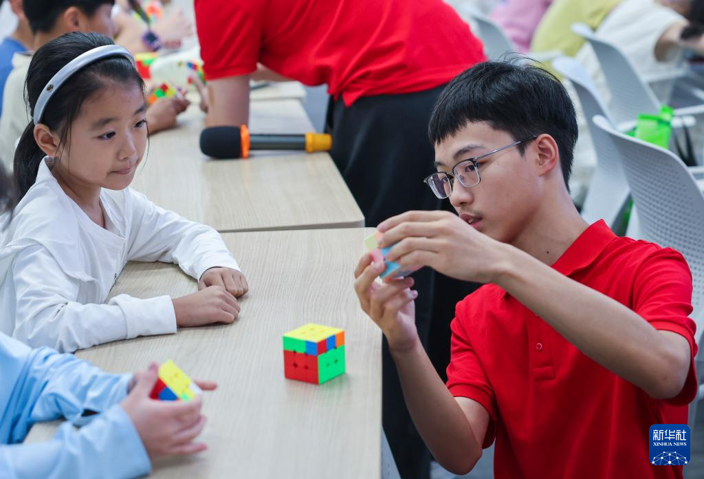 “爱心教室”托起多彩暑假