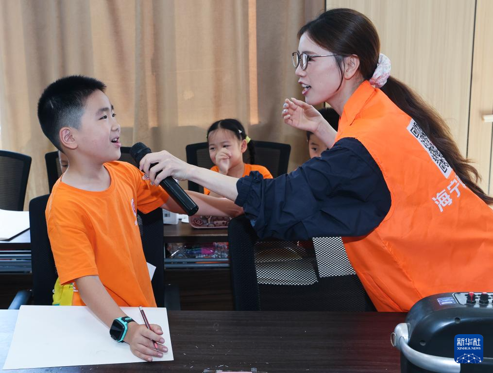 “爱心教室”托起多彩暑假