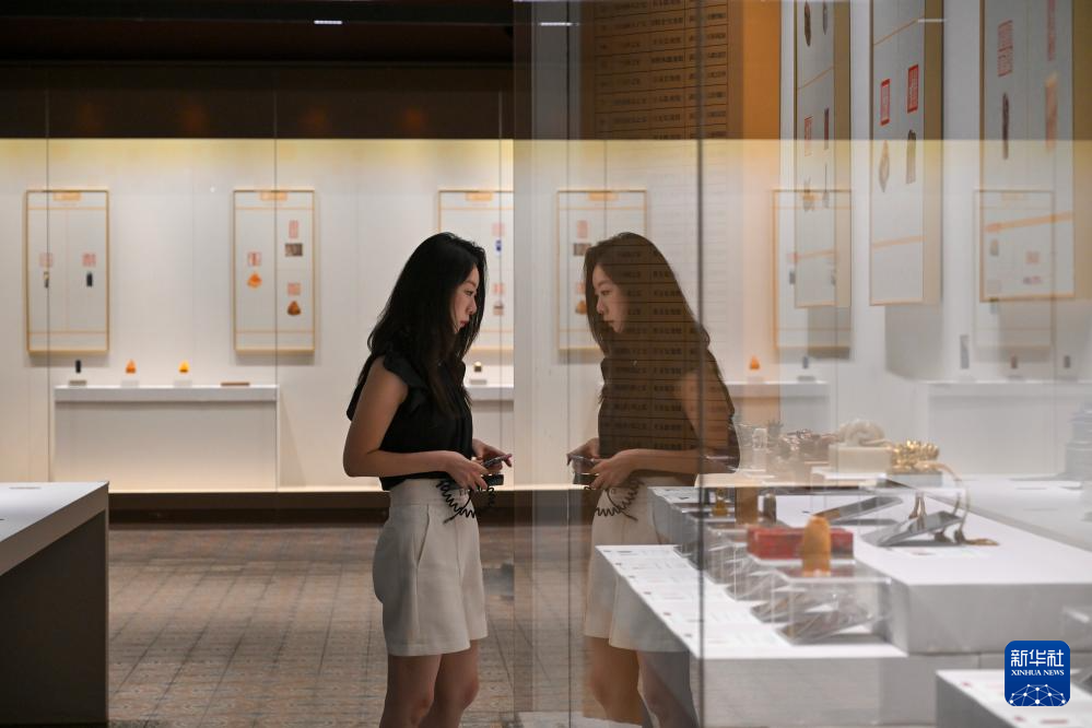 北京中轴线篆刻作品在故宫展出