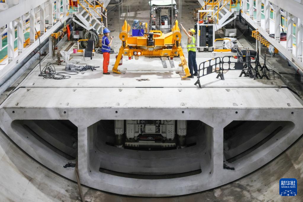 深汕铁路超大直径盾构机始发