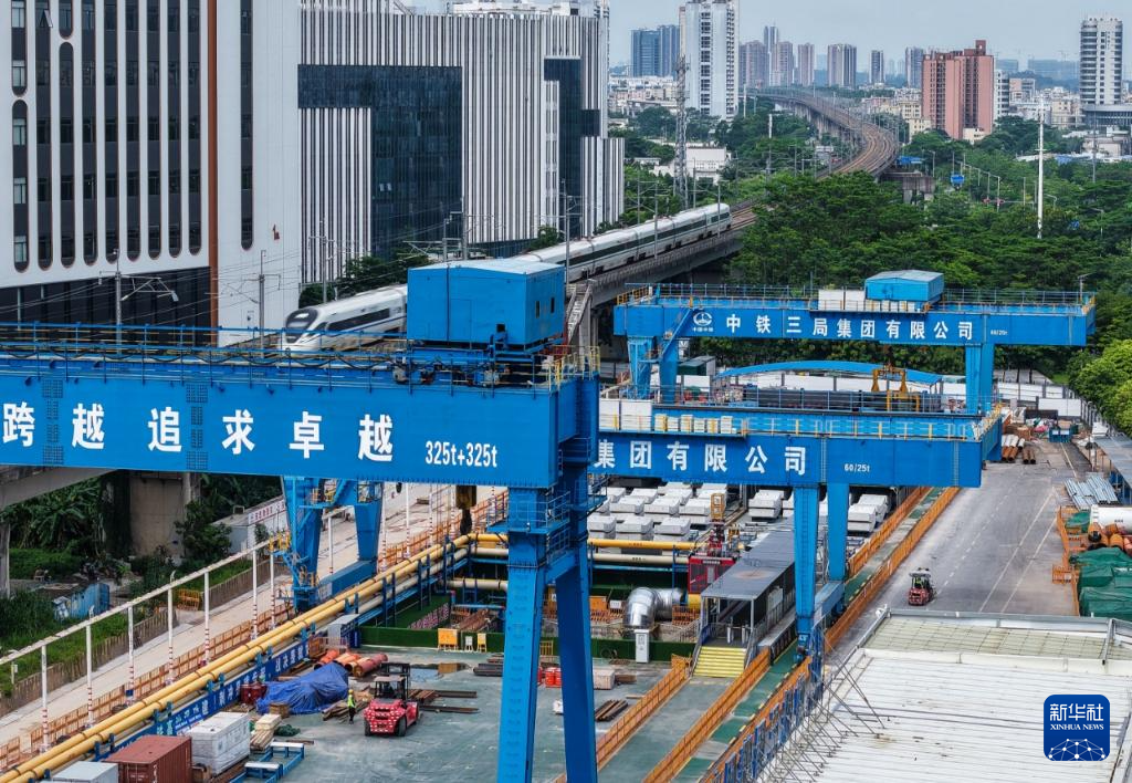 深汕铁路超大直径盾构机始发