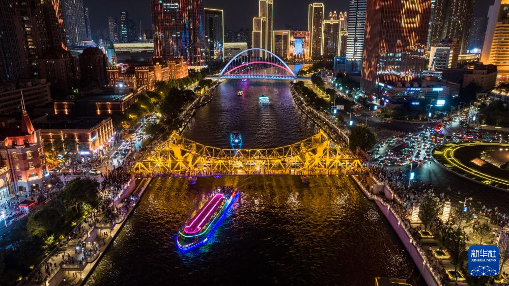 飞阅中国|津彩夜空 光耀海河