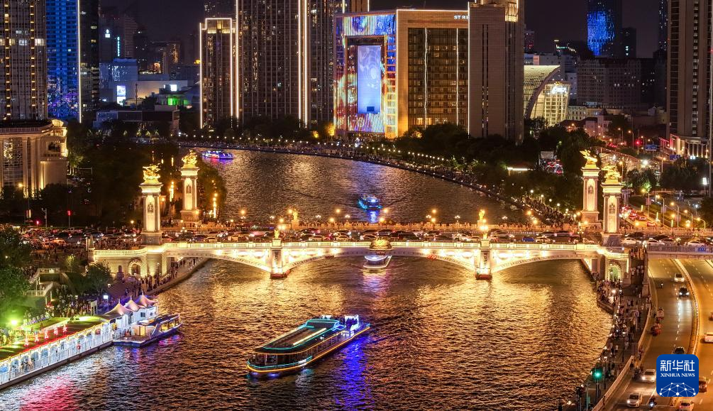 飞阅中国|津彩夜空 光耀海河