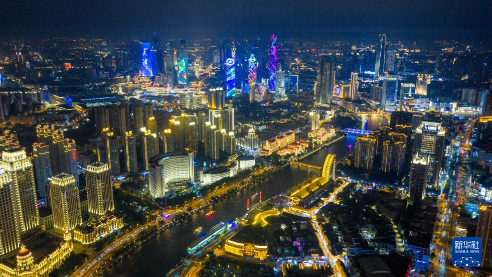 飞阅中国|津彩夜空 光耀海河