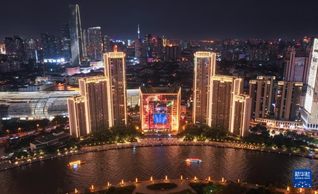 飞阅中国|津彩夜空 光耀海河