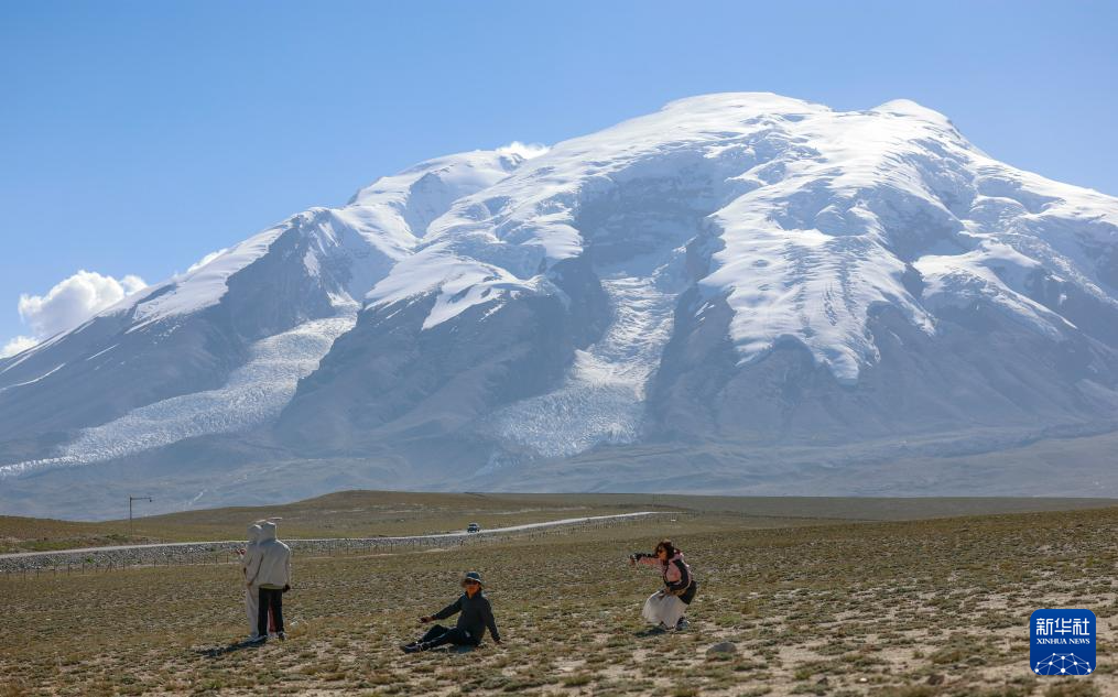 游壮美帕米尔 做“冰山上来客”