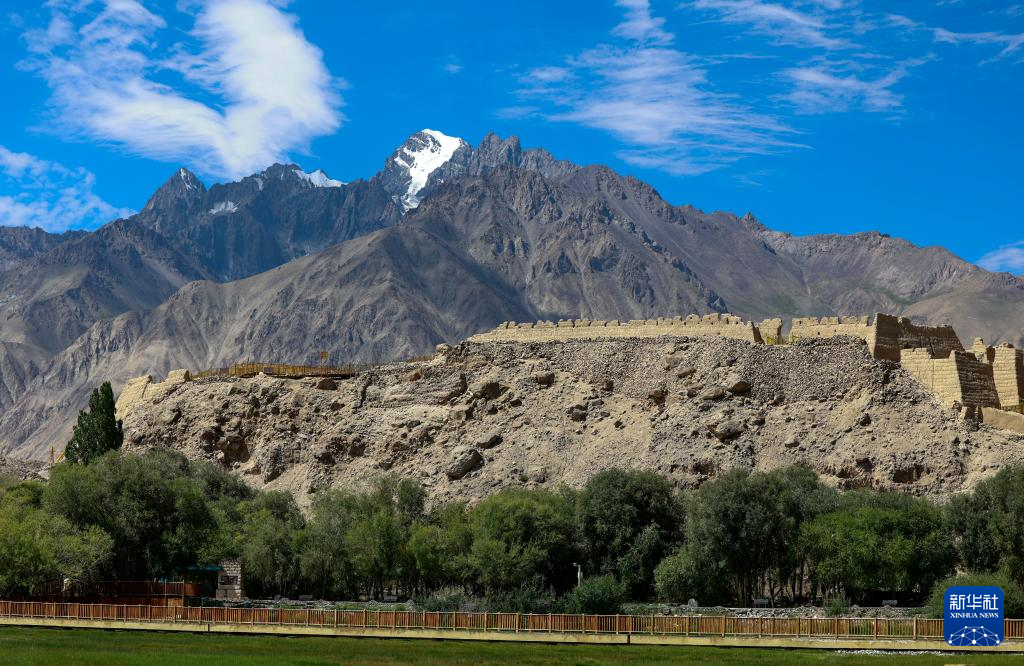 游壮美帕米尔 做“冰山上来客”