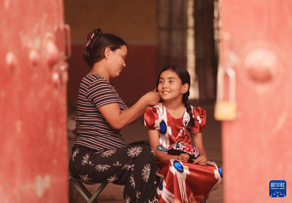 图片故事丨四千公里寻梦“一抹红”