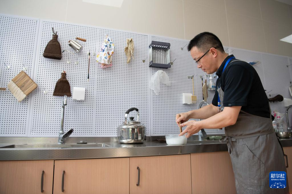 文化中国行·守宝人|走近百年图书馆里的古籍守护者