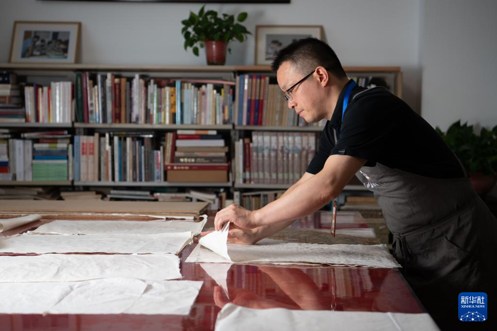 文化中国行·守宝人|走近百年图书馆里的古籍守护者