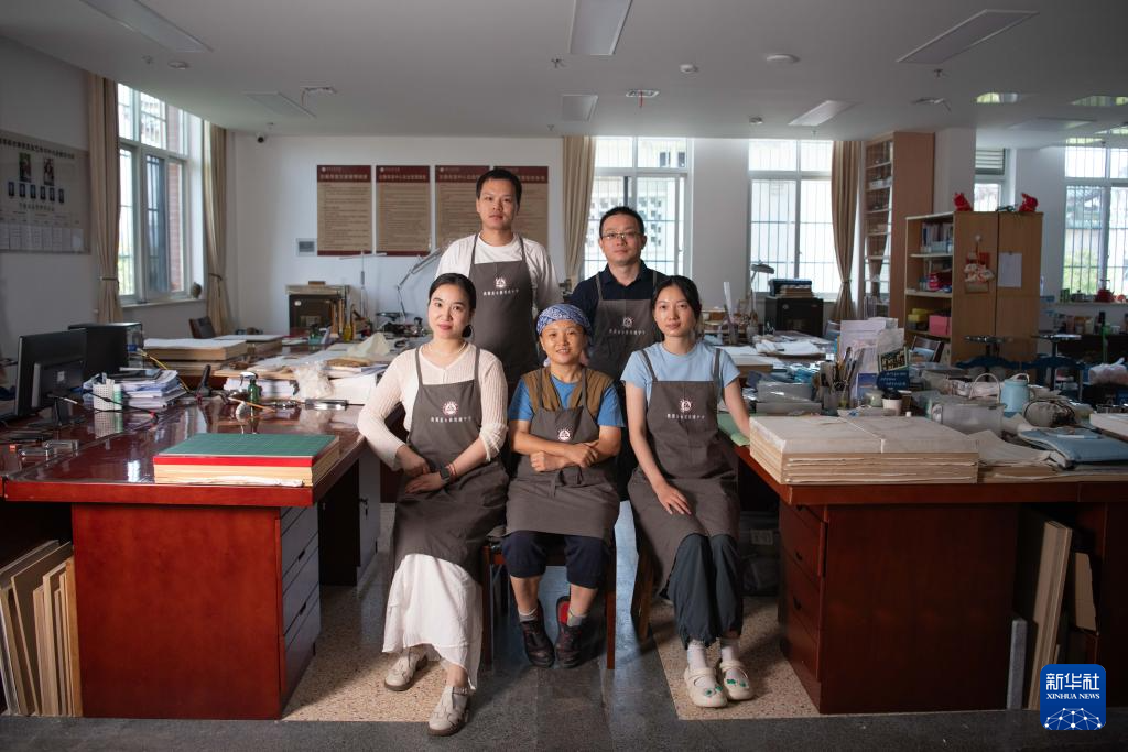 文化中国行·守宝人|走近百年图书馆里的古籍守护者